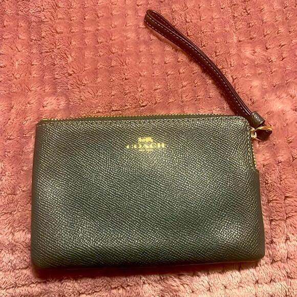 Green Coach Wristlet NWOT; NO CALLOUTS - Picture 1 of 9